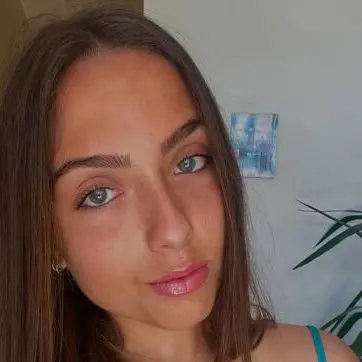 Morta pallavolista di 21 anni durante una festa in piscina. È giallo