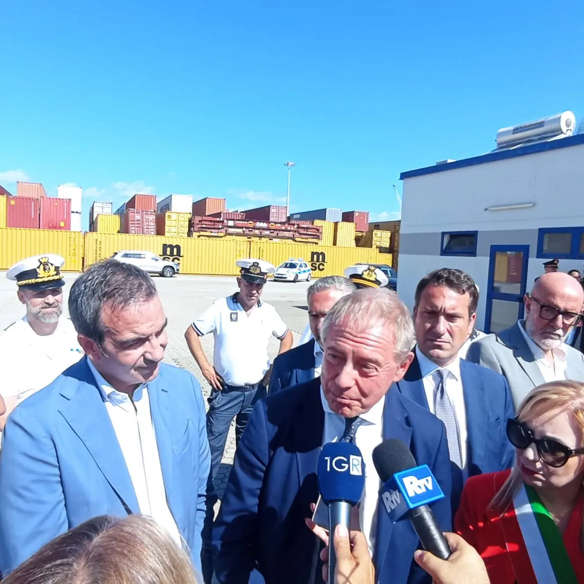 Rigassificatore, Urso apre all'ipotesi Gioia Tauro: «Porto, energia e logistica ci sono, può partire lo sviluppo»\n