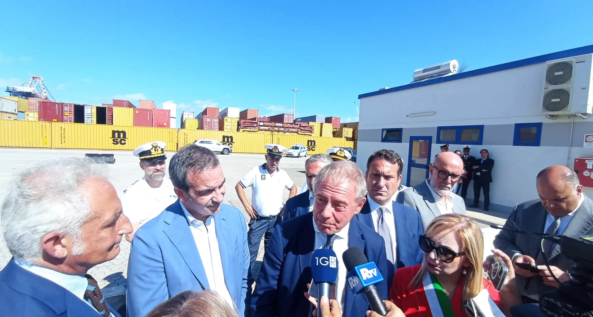Rigassificatore, Urso apre all'ipotesi Gioia Tauro: «Porto, energia e logistica ci sono, può partire lo sviluppo»\n