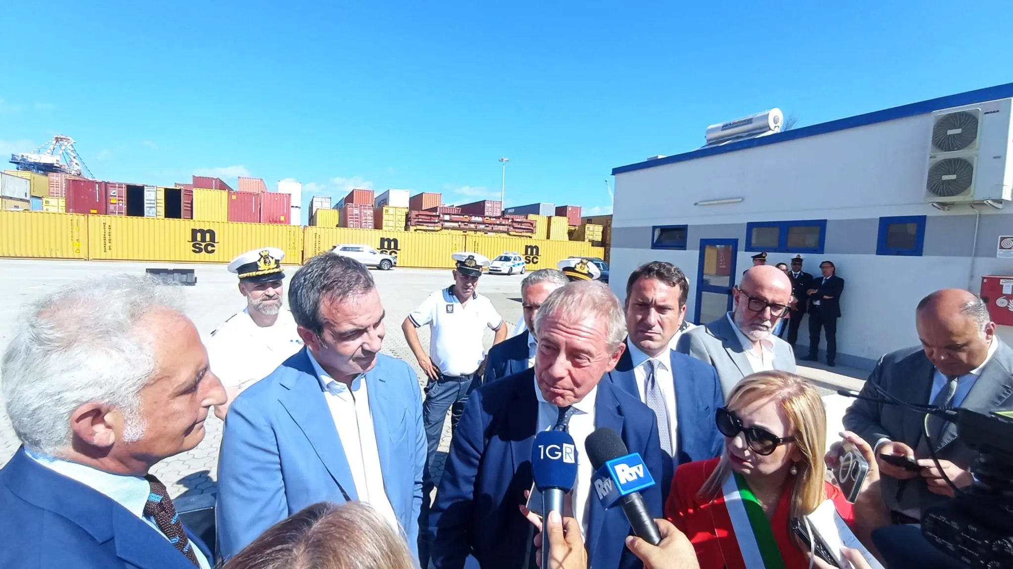 Rigassificatore, Urso apre all'ipotesi Gioia Tauro: «Porto, energia e logistica ci sono, può partire lo sviluppo»\n