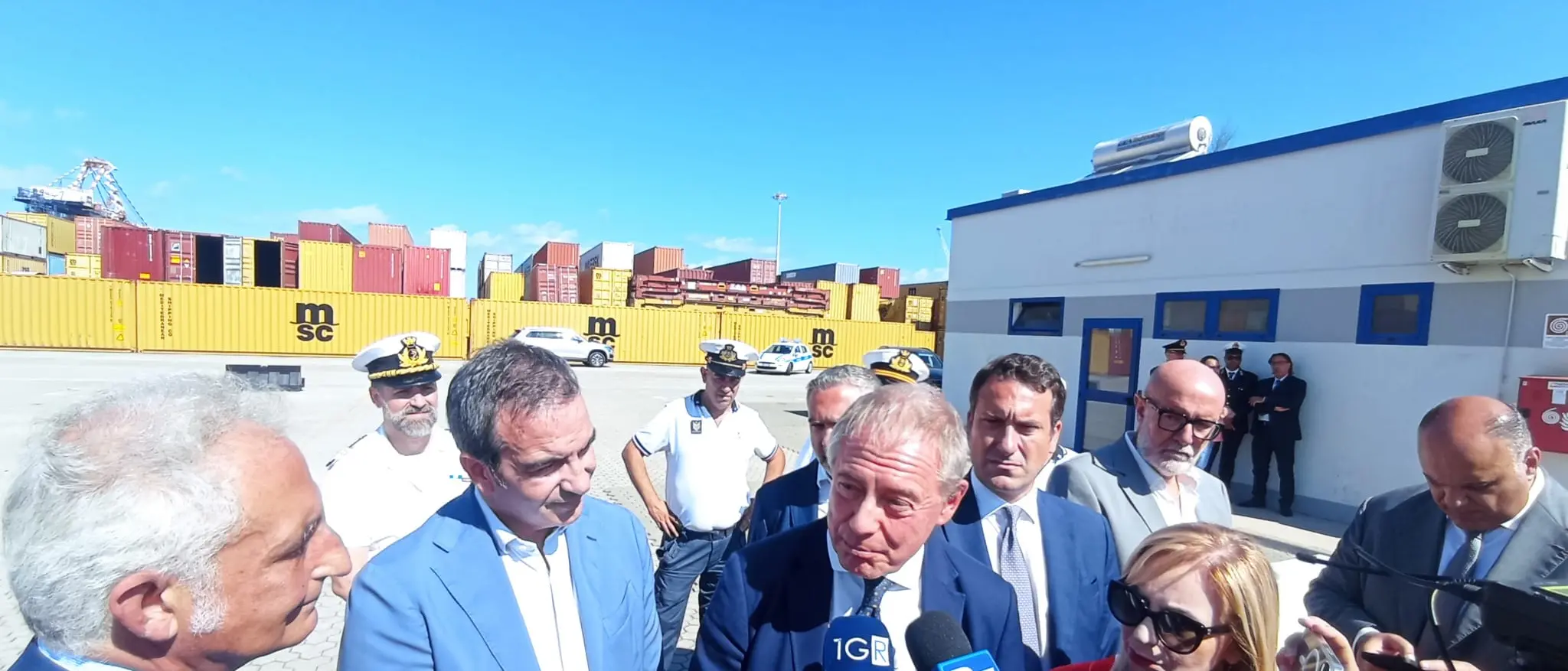 Rigassificatore, Urso apre all'ipotesi Gioia Tauro: «Porto, energia e logistica ci sono, può partire lo sviluppo»\n