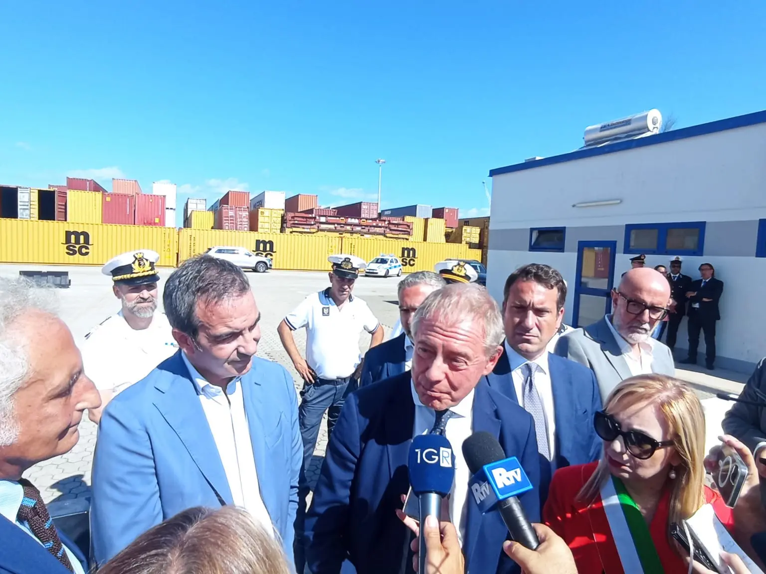 Rigassificatore, Urso apre all'ipotesi Gioia Tauro: «Porto, energia e logistica ci sono, può partire lo sviluppo»