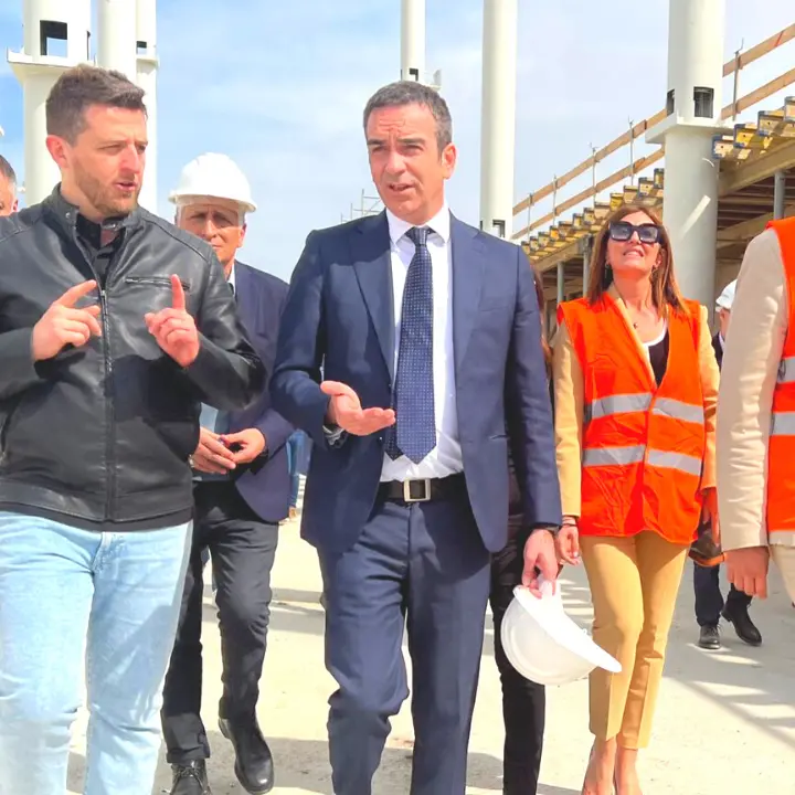 Occhiuto si dimette ma resta commissario per sanità e ospedali: continuerà a gestire appalti da\u00A0un miliardo e mezzo di euro\n