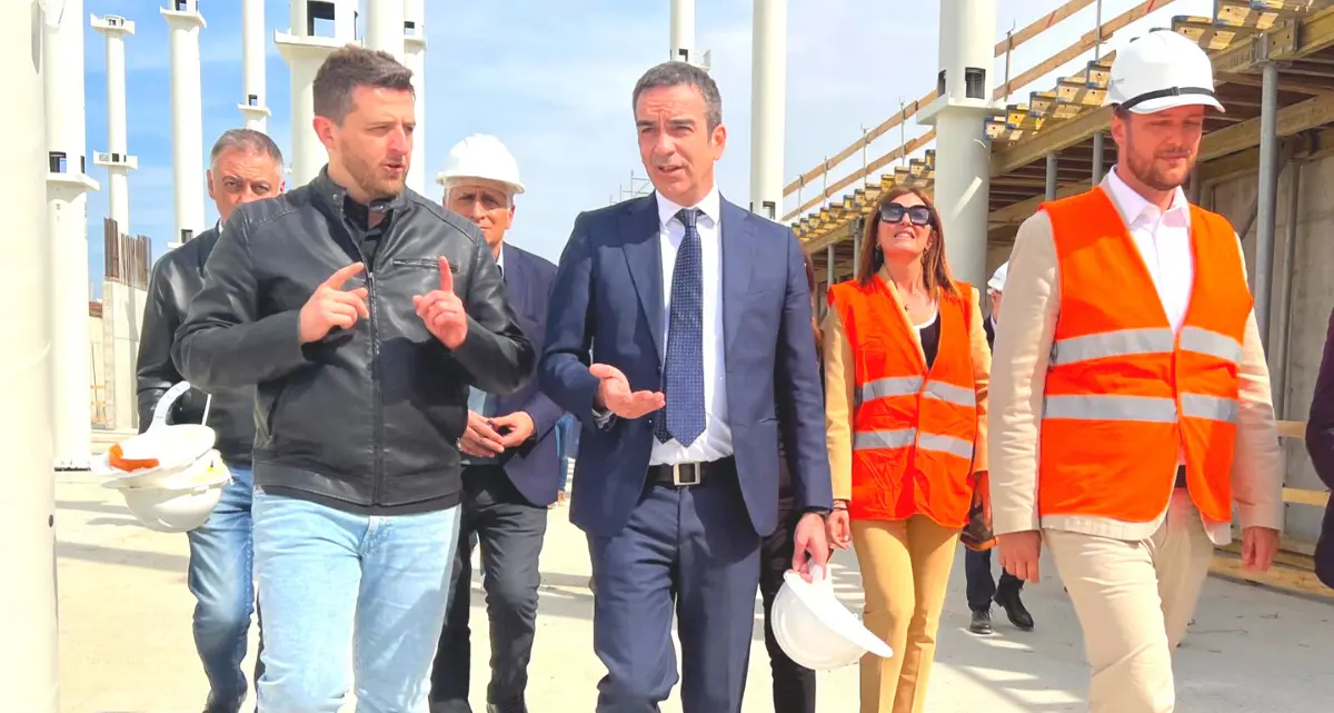 Occhiuto si dimette ma resta commissario per sanità e ospedali: continuerà a gestire appalti da un miliardo e mezzo di euro