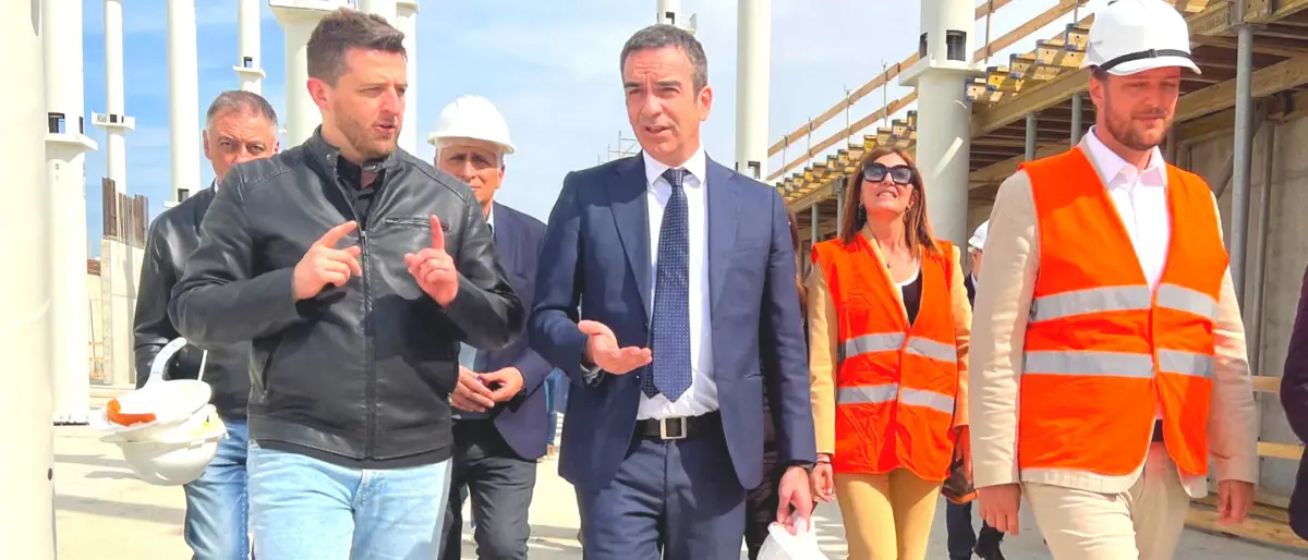 Occhiuto si dimette ma resta commissario per sanità e ospedali: continuerà a gestire appalti da\u00A0un miliardo e mezzo di euro\n