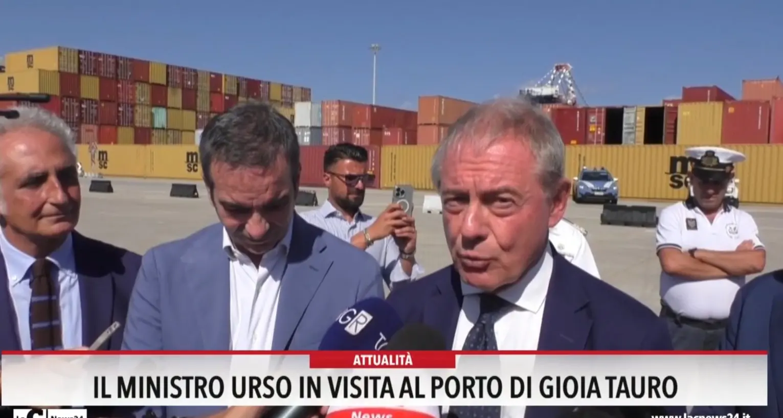 Il ministro Urso in visita al porto di Gioia Tauro
