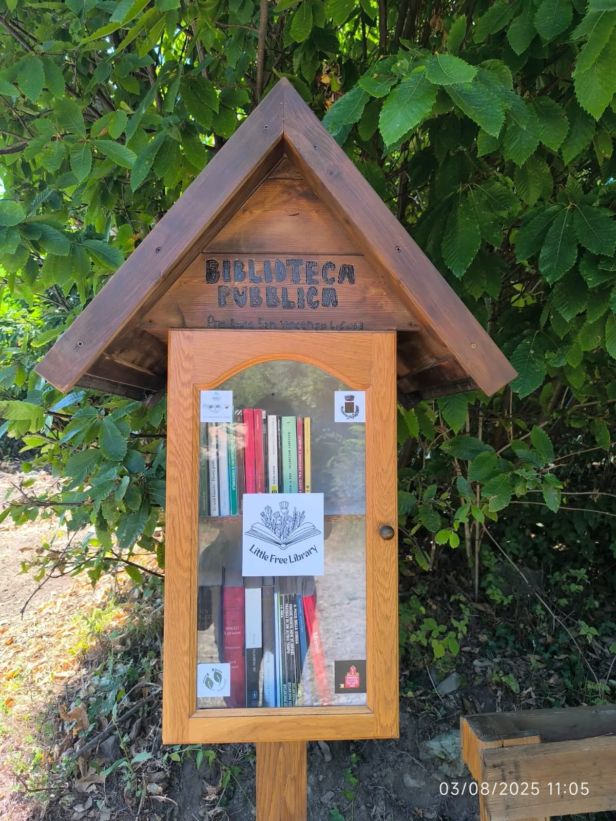 Una Free Library tra i castagni\u00A0del suggestivo Sentiero degli Espulsi\n