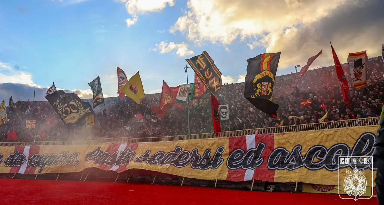 Catanzaro, scatta la vendita libera degli abbonamenti: confermati oltre il 94% dei fedelissimi\n