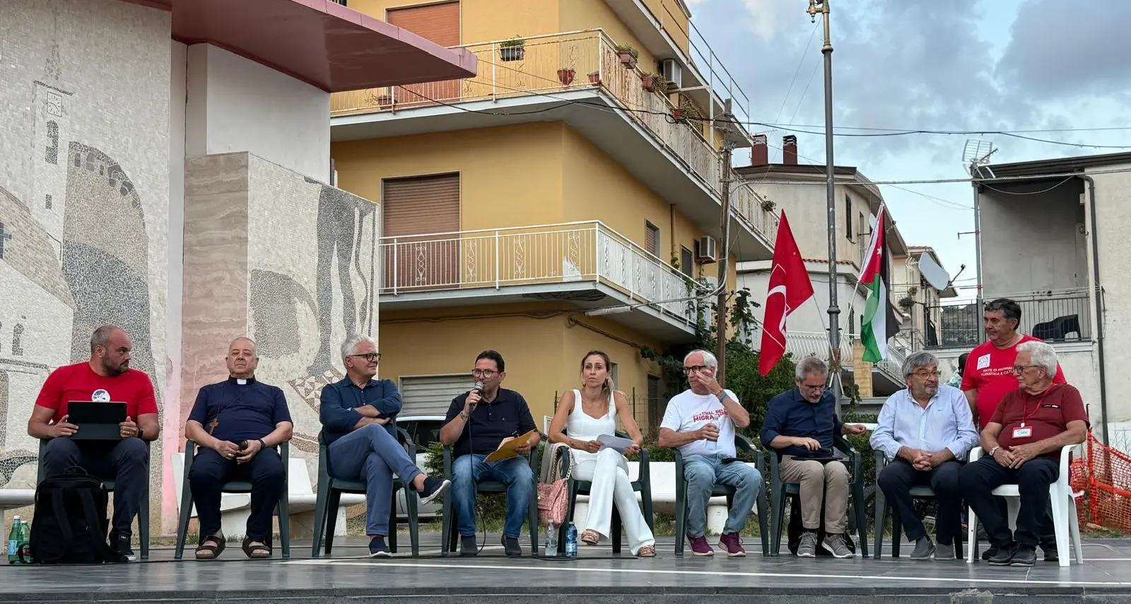 Lavoro dignitoso e inclusione: a Campora San Giovanni 1200 migranti integrati nella filiera agricola\n