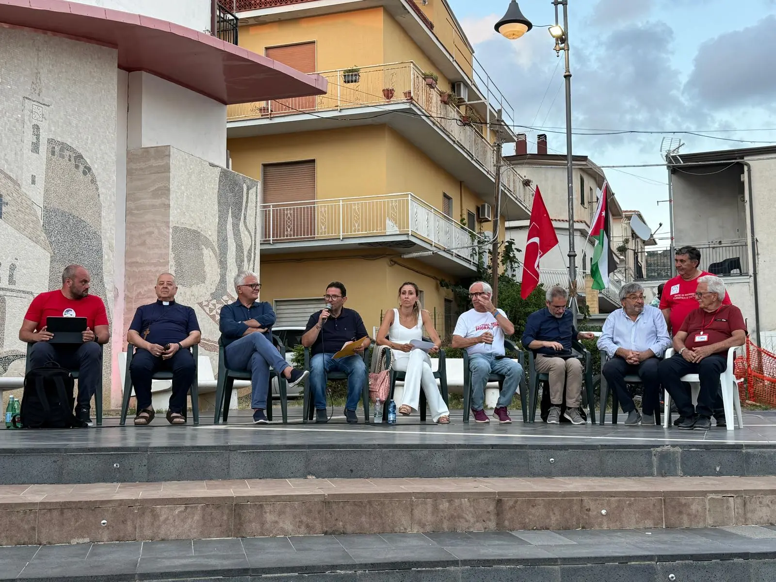 Lavoro dignitoso e inclusione: a Campora San Giovanni 1200 migranti integrati nella filiera agricola\n