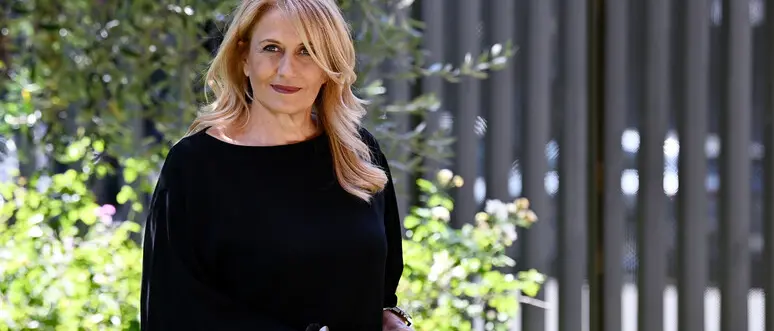 Spettri, il libro di Monica Maggioni finalista al Premio Letterario Caccuri: sette storie che pongono domande scomode sul futuro\n