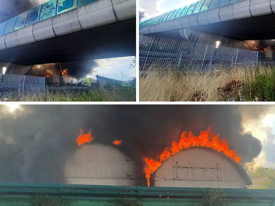 Rende, vasto incendio in un capannone vicino il Metropolis | FOTO E VIDEO