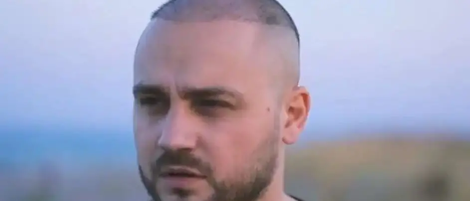 «Non mi fanno cantare perché sono figlio di un mafioso». A Gioiosa Jonica stop al concerto di Andrea Zeta\n