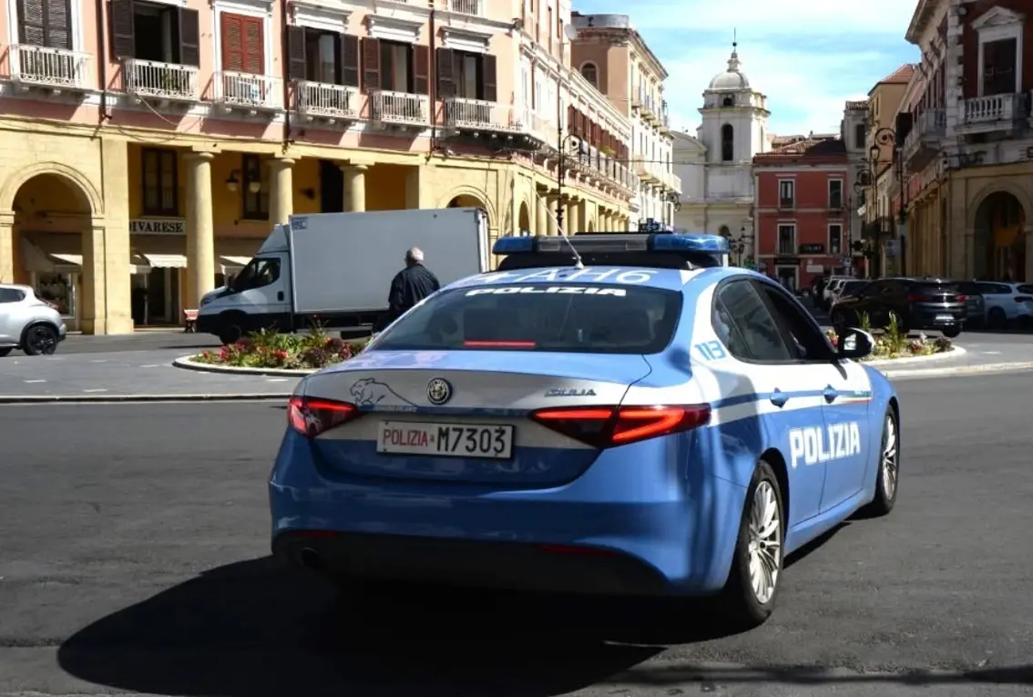 Crotone, minacce di morte e insulti all’indirizzo dell’ex e del suo nuovo compagno: scatta il divieto di avvicinamento\n