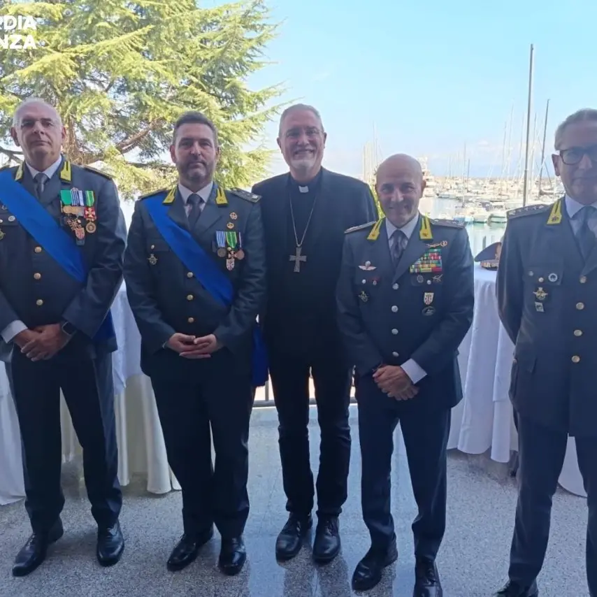Vibo Valentia, cambio al vertice del Reparto aeronavale della Guardia di finanza: s’insedia il colonnello Leccia\n