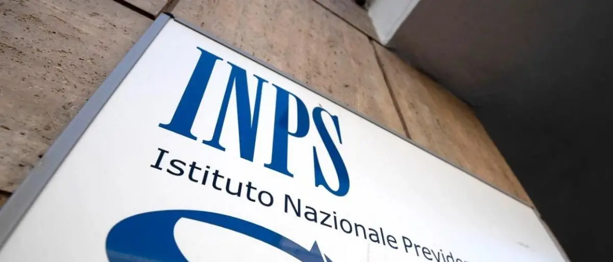 Pensioni, il governo promette di bloccare l’aumento ma sterilizzare i tre mesi in più costa miliardi e il decreto incombe\n