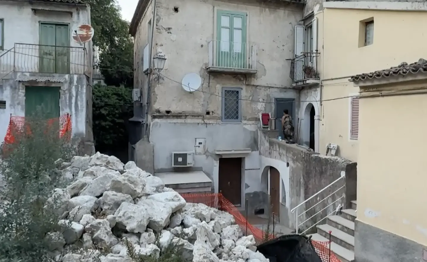 Rossano, centro storico al degrado: topi, crolli e turisti delusi\n