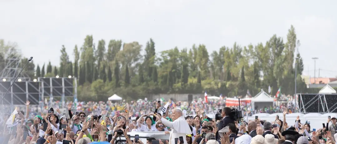 Giubileo dei Giovani, la Chiesa è viva: Papa Leone XIV abbraccia una generazione\n