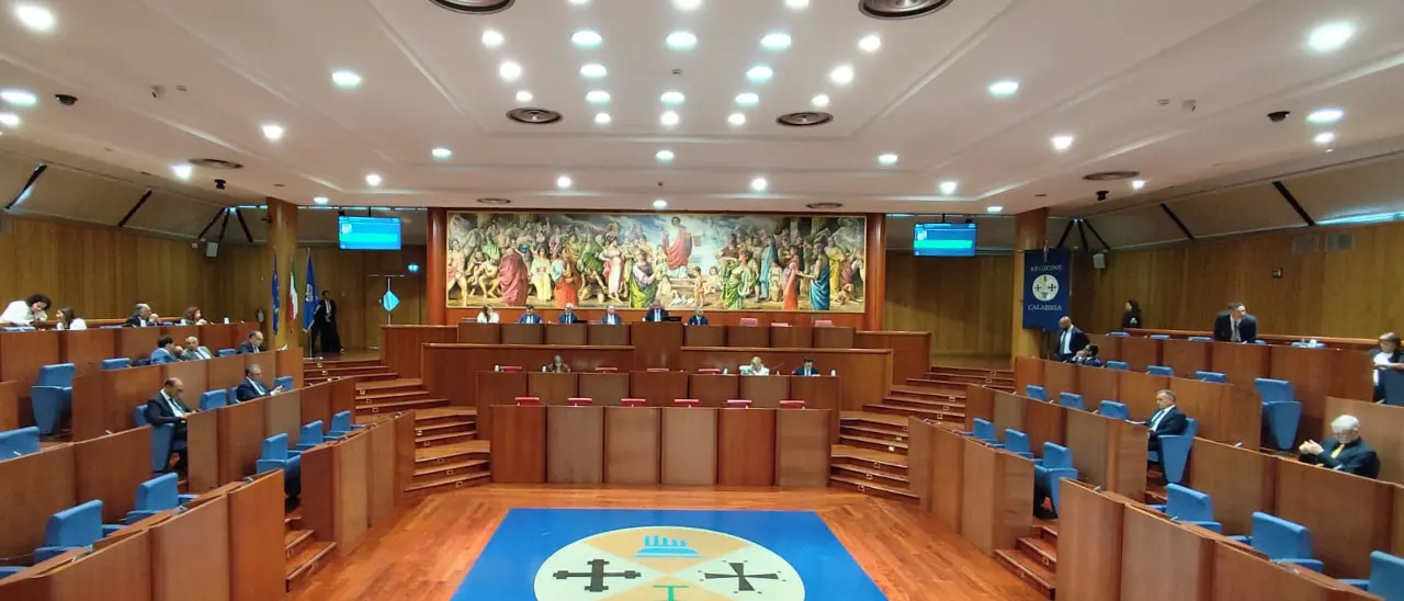 Le dimissioni di Occhiuto approdano in Consiglio regionale. Convocata la conferenza dei capigruppo\n