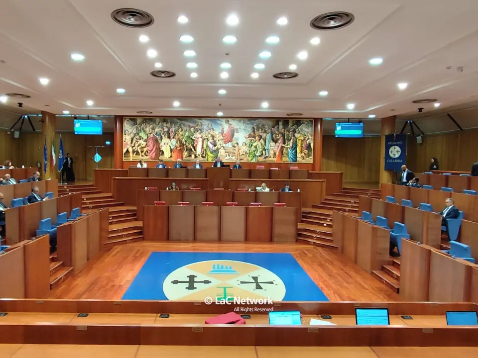 Le dimissioni di Occhiuto approdano in Consiglio regionale. Convocata la conferenza dei capigruppo