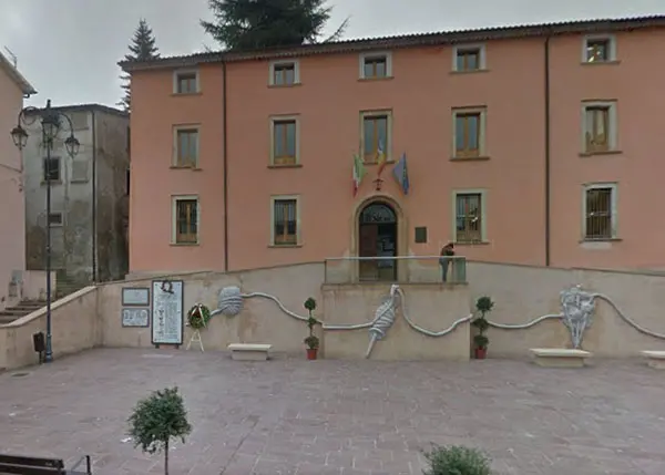 Mendicino, richiesta di scioglimento del Consiglio: «Violato il termine per il bilancio riequilibrato»
