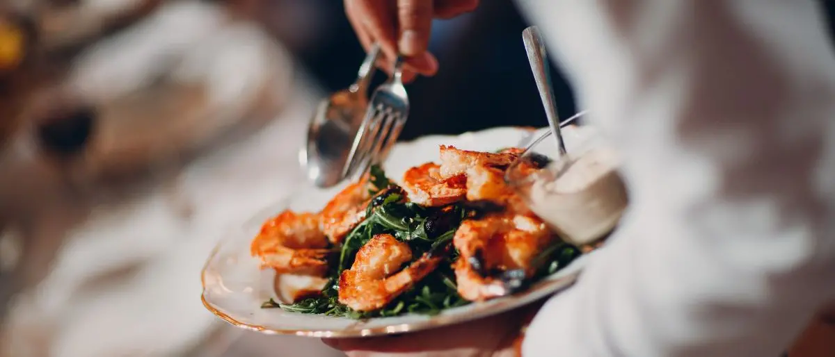 Capo Vaticano, undici clienti di un ristorante in ospedale per intossicazione alimentare: indagini\n