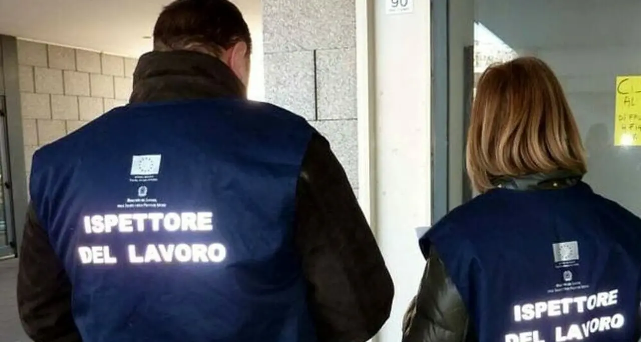 Lavoro nero a Cosenza, sospese aziende agricole e stabilimenti balneari