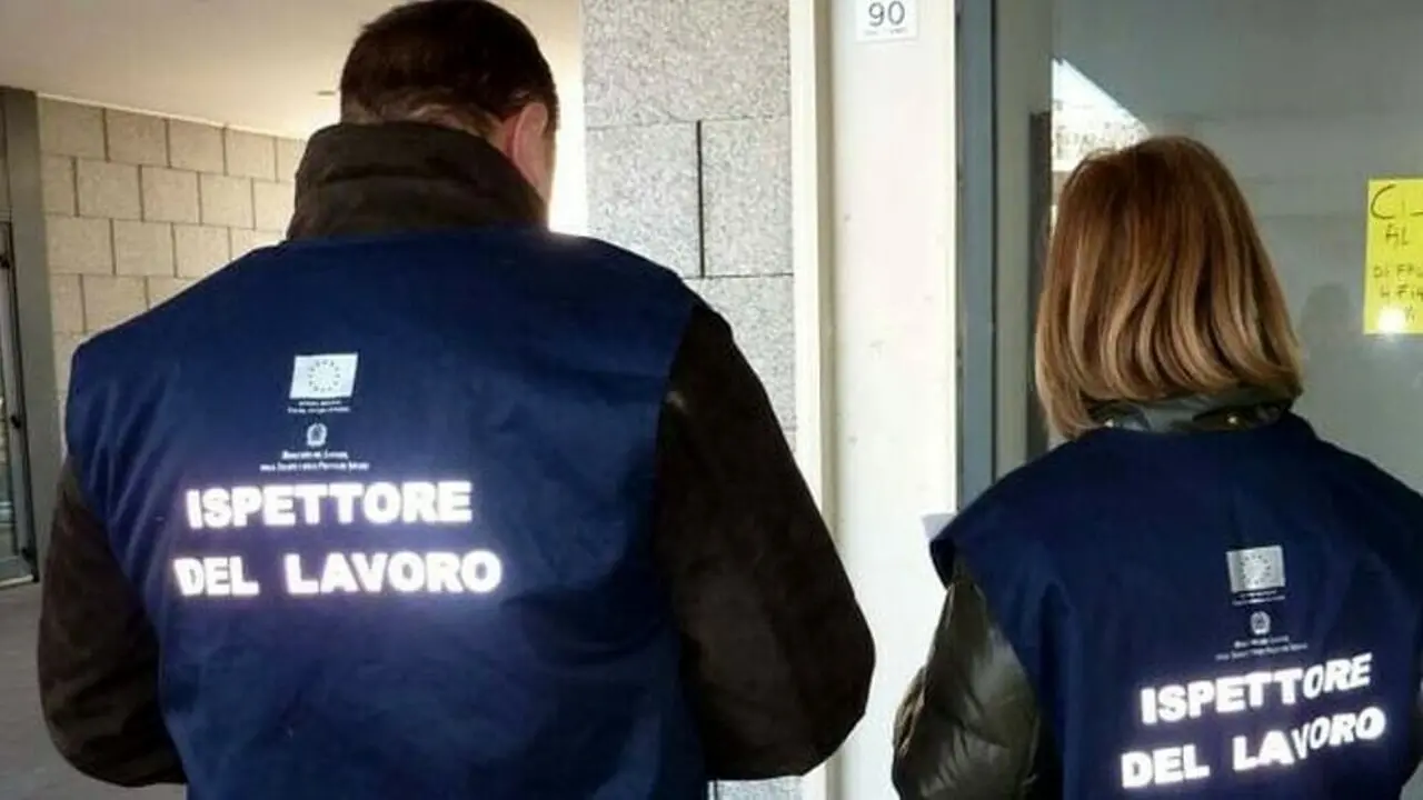Lavoro nero a Cosenza, sospese aziende agricole e stabilimenti balneari