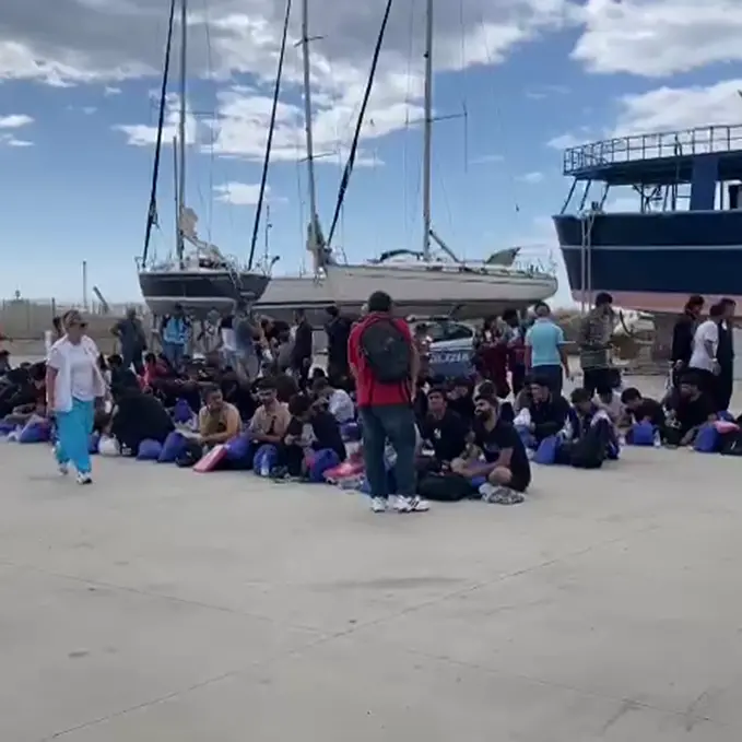 Roccella Jonica, fermato presunto scafista dell’ultimo sbarco di 93 migranti al porto\n
