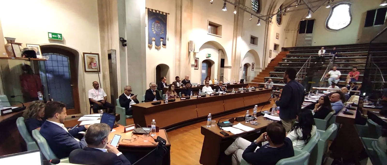 Corigliano Rossano, è scontro sugli equilibri di bilancio. Stasi: «Difficoltà affrontate con lungimiranza». Le opposizioni: «Sull’orlo del dissesto»\n