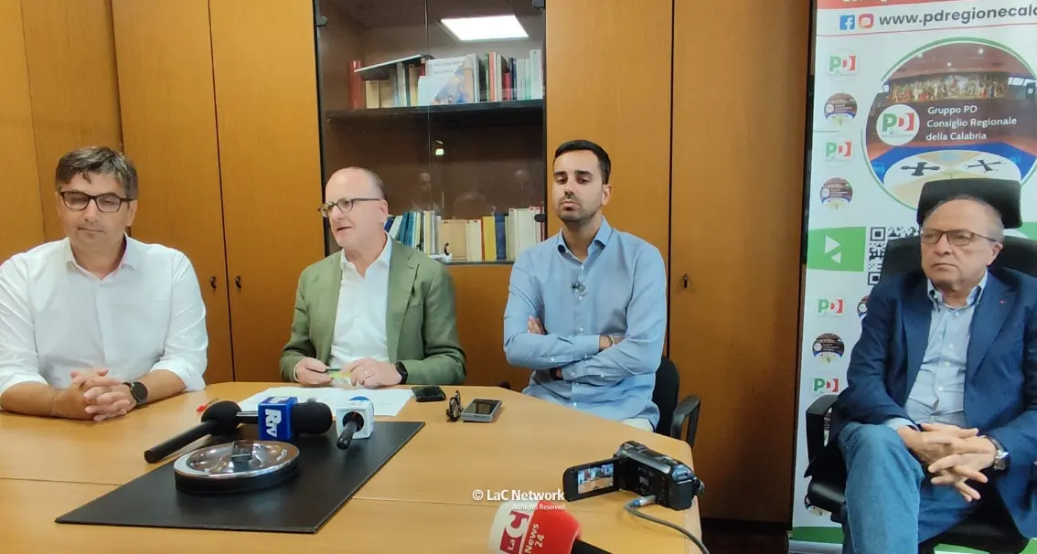 «Occhiuto è un abusivo alla Cittadella, si prende gioco delle leggi e dei calabresi»: l’opposizione pronta a denunciarlo\n