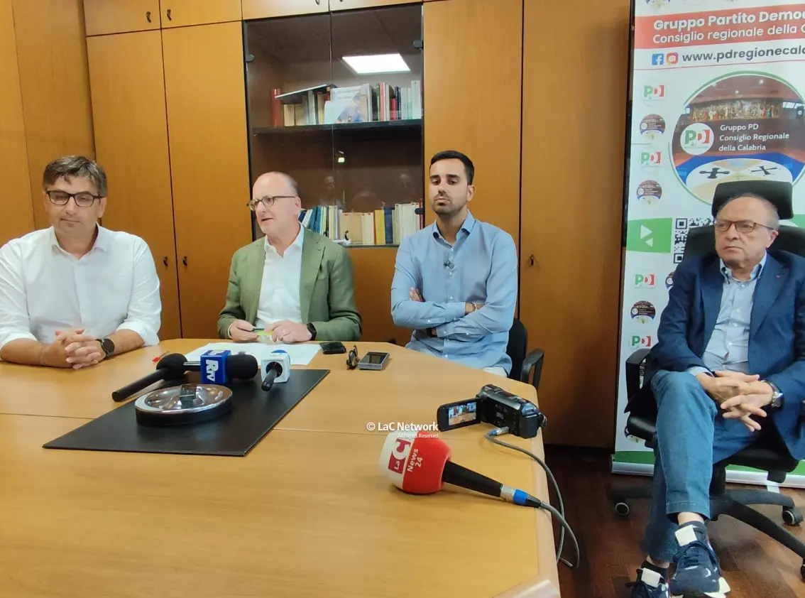 «Occhiuto è un abusivo alla Cittadella, si prende gioco delle leggi e dei calabresi»: l’opposizione pronta a denunciarlo\n