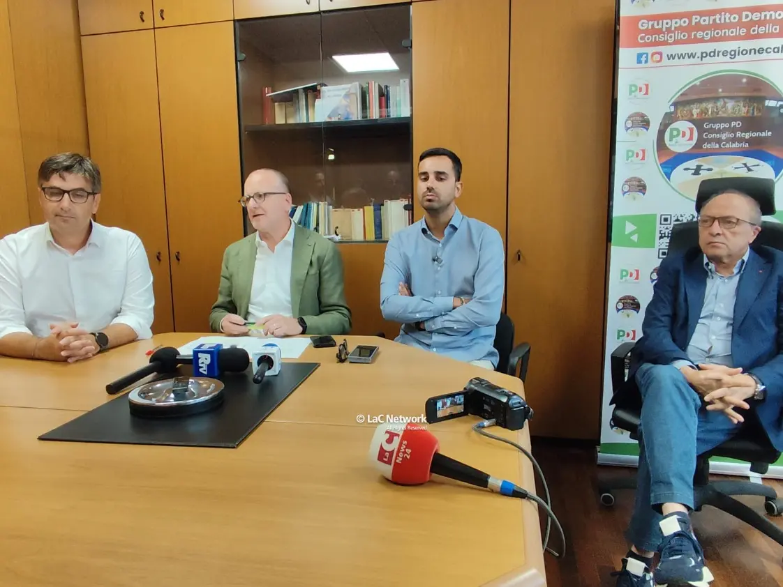 «Occhiuto è un abusivo alla Cittadella, si prende gioco delle leggi e dei calabresi»: l’opposizione pronta a denunciarlo