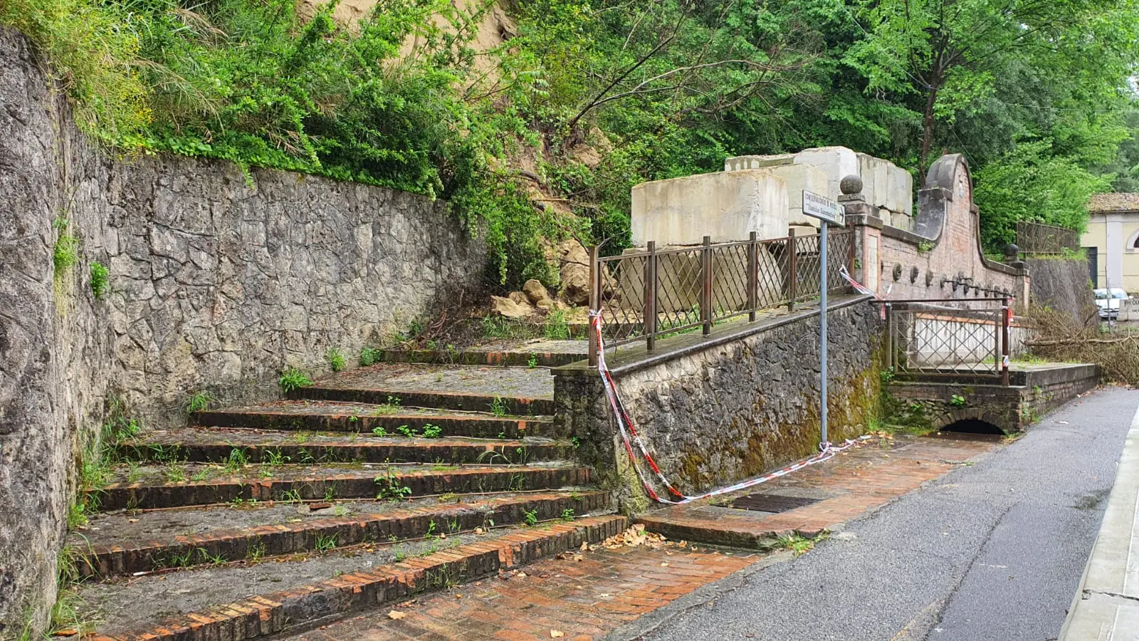 Cosenza, la Giunta raddoppia i fondi per la messa in sicurezza di via Petrarca\n