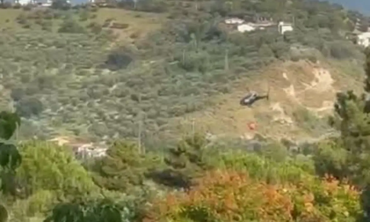 Incendio tra Zumpano e Colle Mussano: in corso le operazioni di spegnimento\n