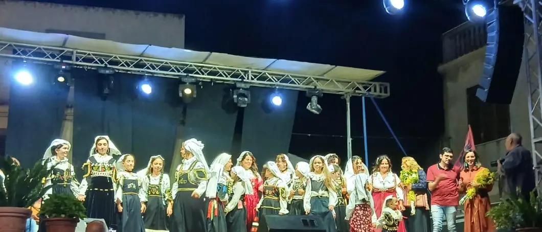 Memoria e identità, Pallagorio omaggia le sue radici con una sfilata di abiti tradizionali arbëreshë\n