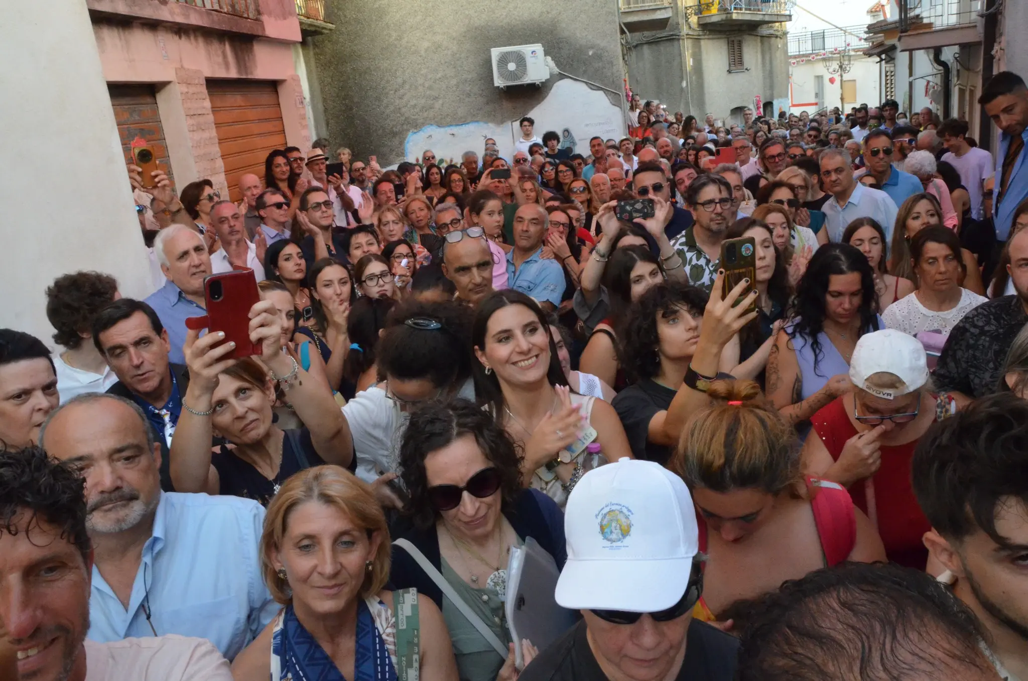 Montegiordano, grande successo per il primo Paese della Poesia d’Amore | FOTO\n