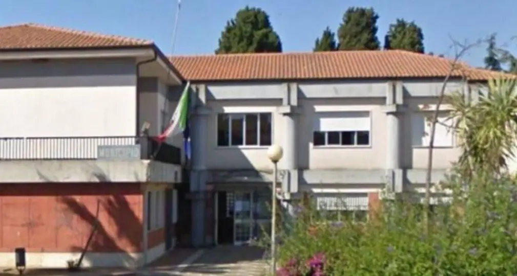 Irregolarità di bilancio e assenteismo al Comune di\u00A0Ricadi: emessi 11 avvisi di garanzia\n