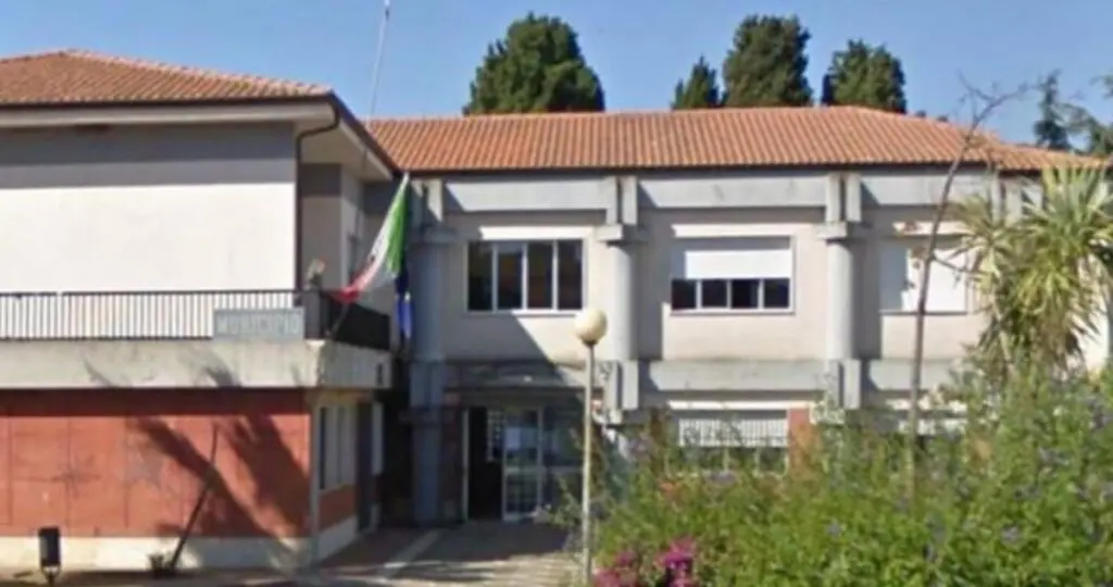 Irregolarità di bilancio e assenteismo al Comune di\u00A0Ricadi: emessi 11 avvisi di garanzia\n