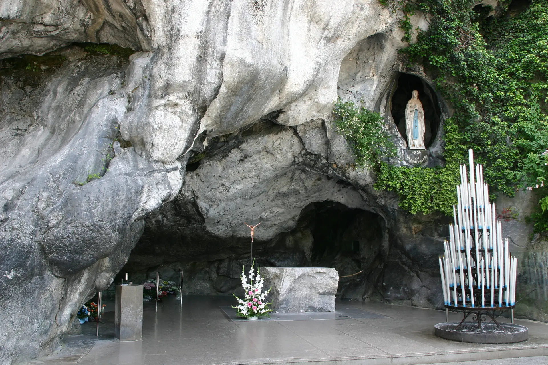 Miracolo a Lourdes: Antonietta\u00A0malata di Sla\u00A0torna a camminare e la Chiesa lo dichiara il 72° caso ufficiale\n