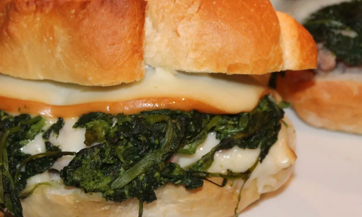 Diamante, una terza persona\u00A0finisce in Terapia Intensiva dopo aver mangiato un panino. Sequestrato il food truck\n