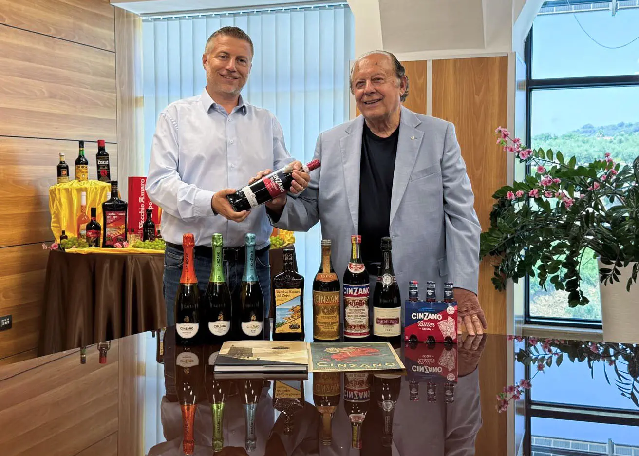 Caffo 1915 ha acquisito la Cinzano nata nel 1757: nuove sfide e strategie di livello globale, puntando anche su vermouth e bollicine\n