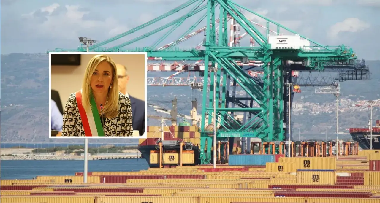 Protesta dei dipendenti dell'agenzia delle dogane del porto di Gioia Tauro. Il sindaco Scarcella: «Presidio di legalità da tutelare»\n\n\n
