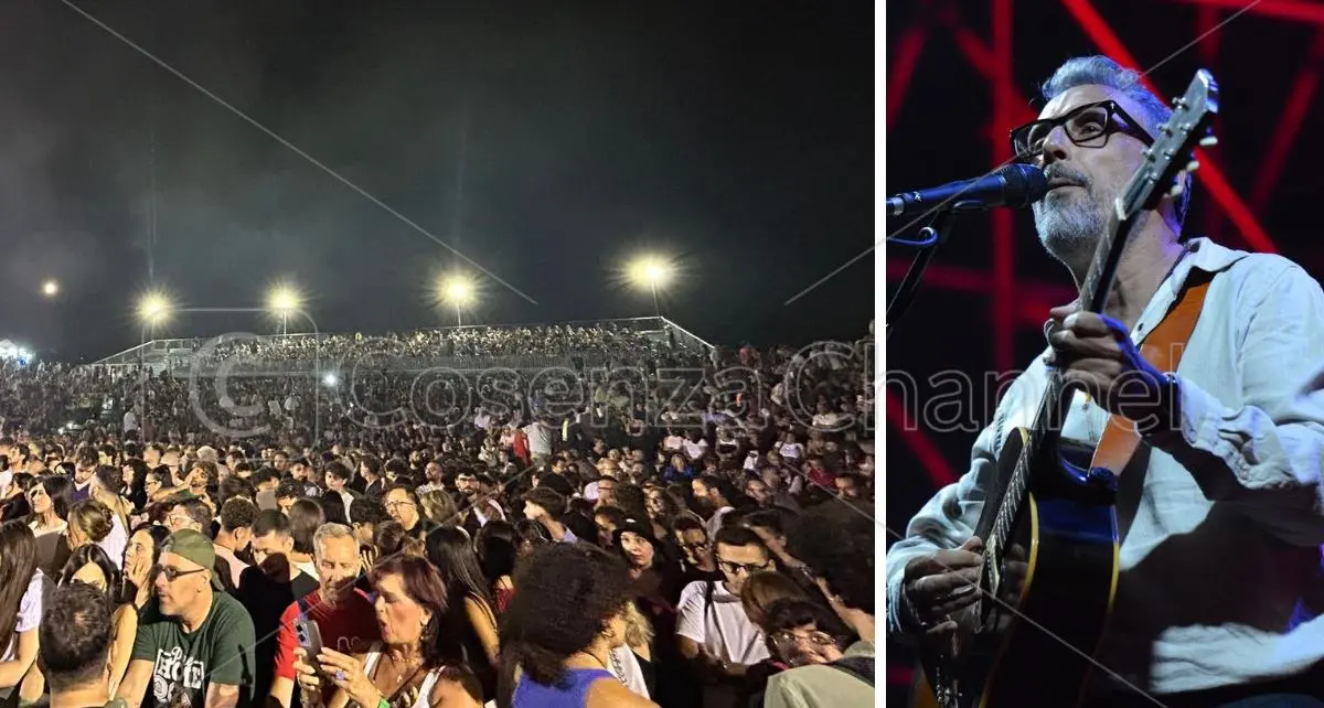 Brunori acclamato come un re a Diamante. Il suo popolo stasera aspetta il bis - FOTO