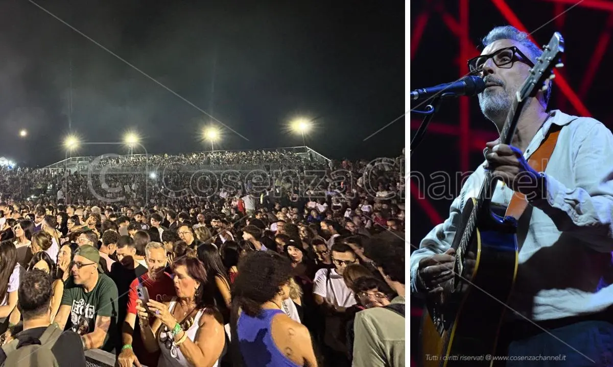 Brunori acclamato come un re a Diamante. Il suo popolo stasera aspetta il bis - FOTO