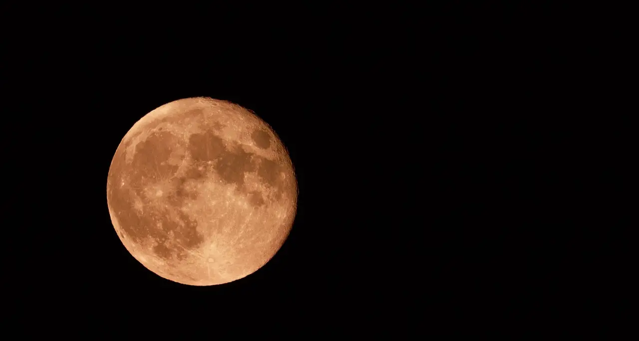Spettacolo nel cielo d’agosto:\u00A0arriva la Luna dello storione e sarà accompagnata da Saturno, Giove e Venere\n