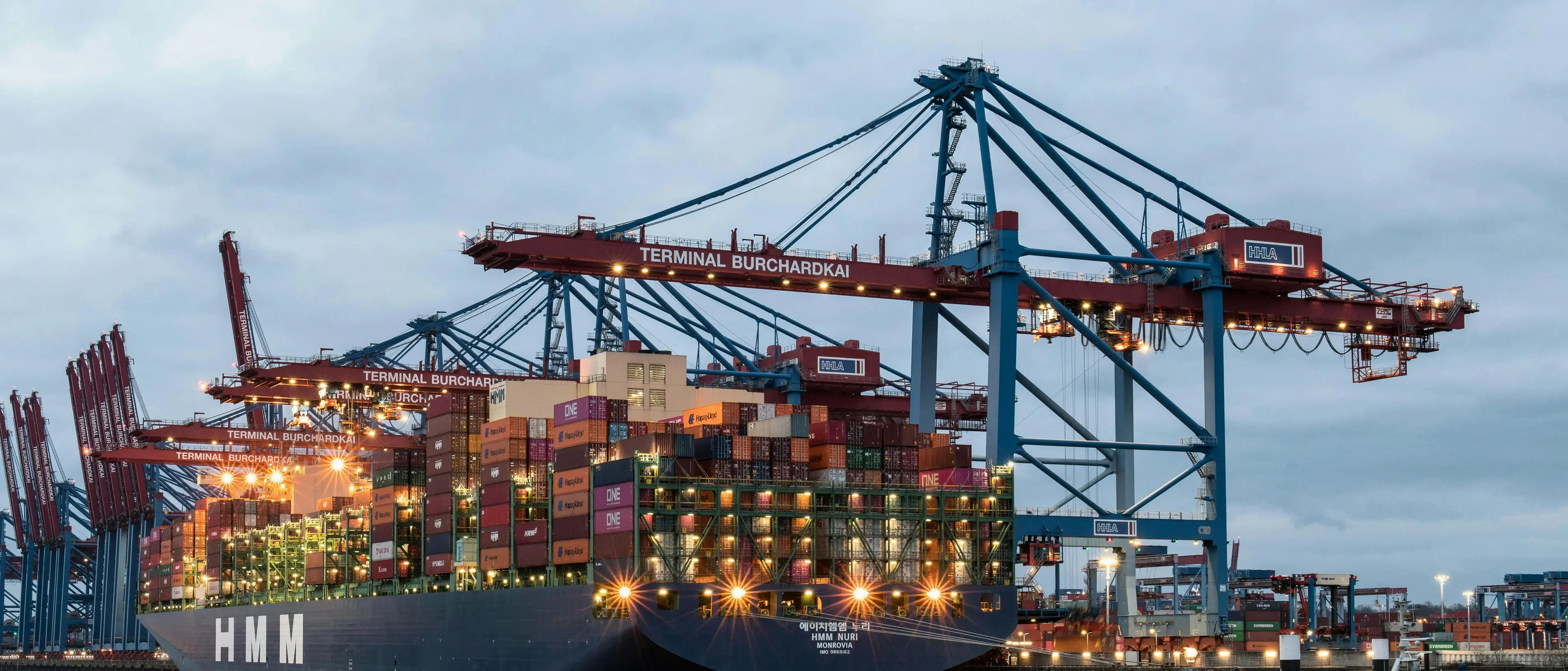 L’Unione europea: «Dazi al 15% su tutti i beni». Ma lo scontro con Trump è dietro l’angolo\n