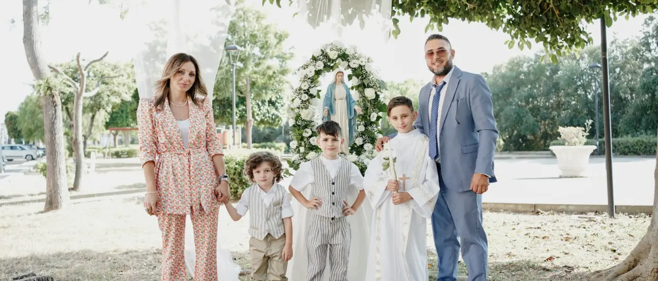 «Sfiniti ma felici», crescere tre figli oggi tra gioie e pochi aiuti da uno Stato quasi assente: la testimonianza\n