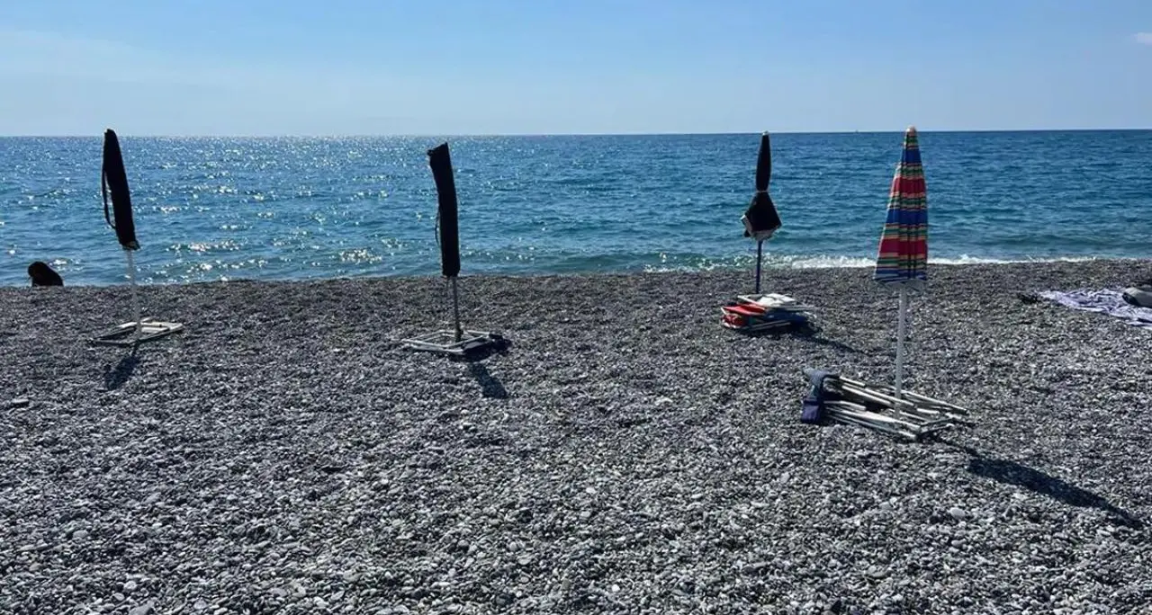 Spiagge deserte da Nord a Sud, luglio è un flop in Calabria: -25% delle presenze