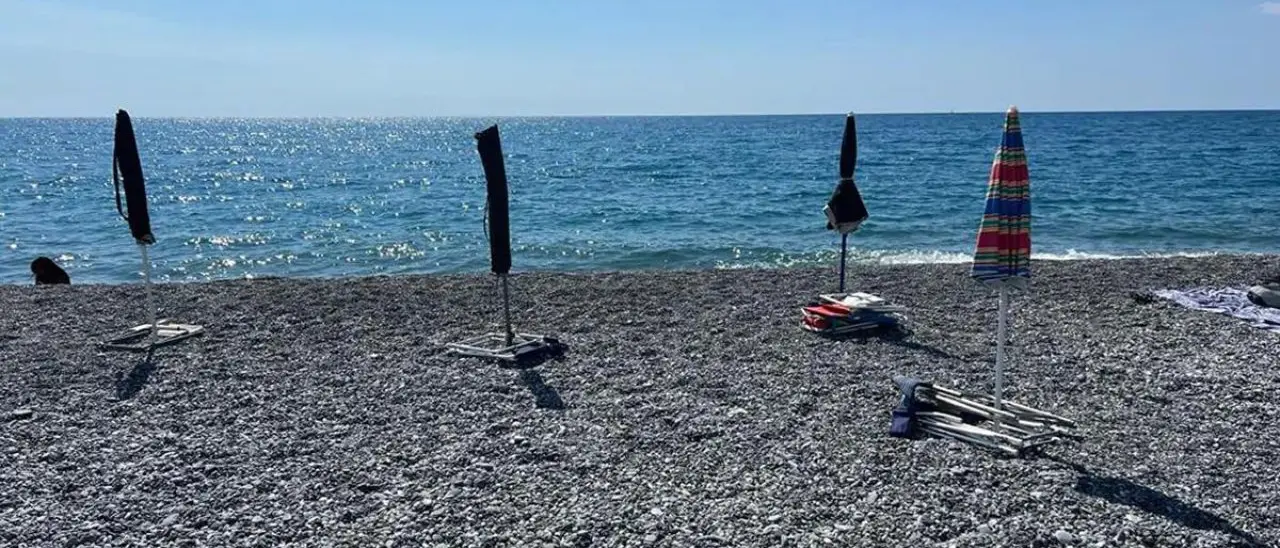 Spiagge deserte da Nord a Sud, luglio è un flop in Calabria: -25% delle presenze\n